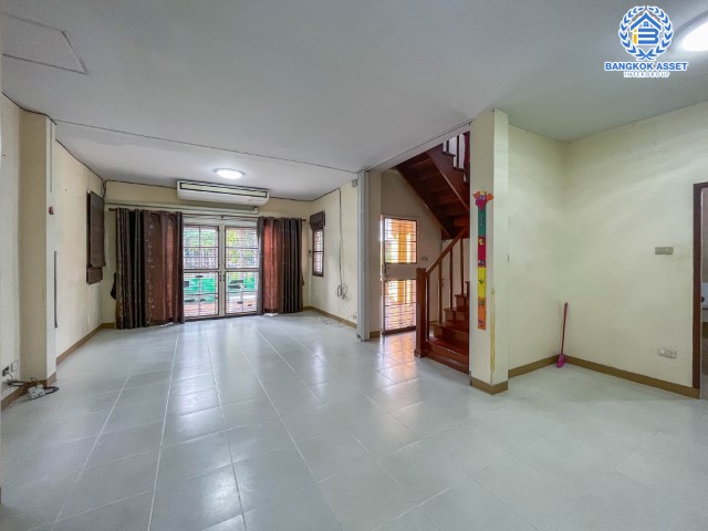 *****บ้านแฝดมือสองย่านนนทบุรี ม.บุรีรมย์ วงแหวนฯ-ปิ่นเกล้า (ซ.วัดพระเงิน) เนื้อที่ 37.1 ตร.ว. ฟังก์ชัน 3 ห้องนอน 2 ห้องน้ำ 1 ที่จอดรถ แถมฟรี! 2 เครื่องปรับอากาศ, 2 เครื่องทำน้ำอุ่น บนทำเลดี ใกล้เซ็นทรัลเวสต์เกต รถไฟฟ้าสายสีม่วง "สถานีตลาดบางใหญ่" และทางด่วน "ศรีรัช"